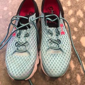 Women’s under armor tennis shoes